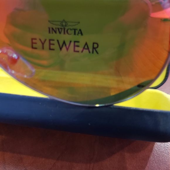 COPY - Invicta Red Mirrored Sunglasses - Picture 2 of 6